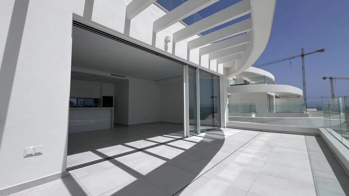 3 Bedroom Middle Floor Apartment for Sale in La Cala de Mijas, Málaga - Image 2