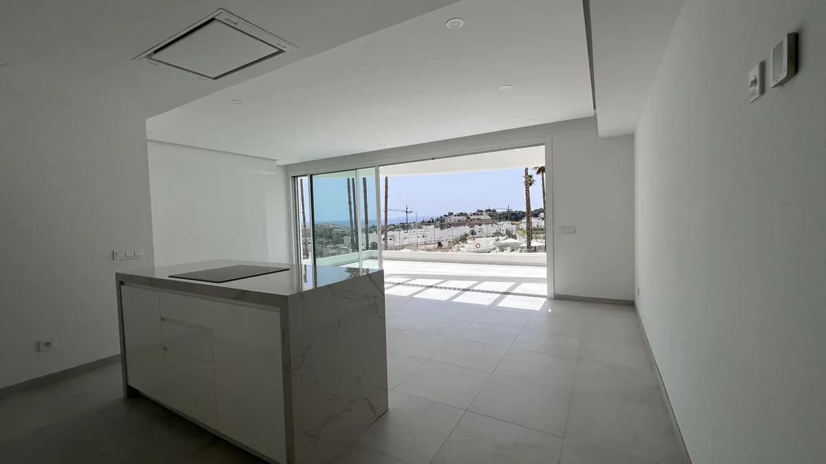 3 Bedroom Middle Floor Apartment for Sale in La Cala de Mijas, Málaga - Image 4