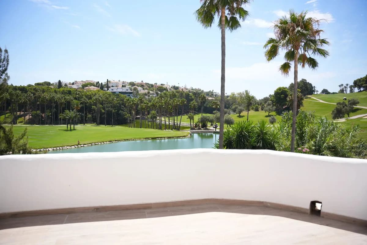 4 Bedroom Townhouse for Sale in Benalmadena Costa, Málaga - Image 4