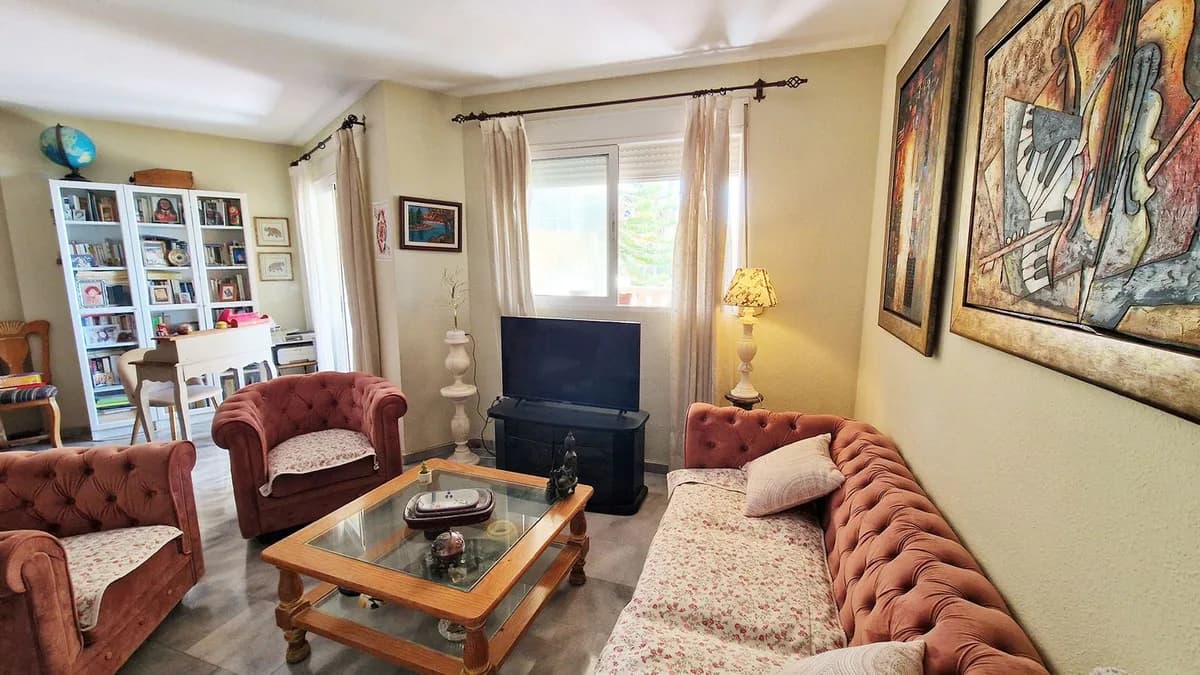 3 Bedroom Middle Floor Apartment for Sale in Arroyo de la Miel, Málaga - Image 6