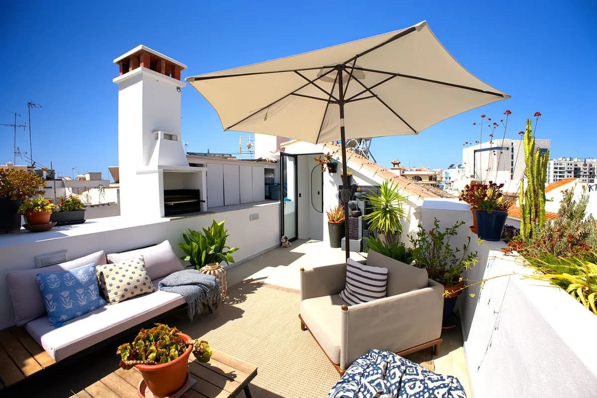 2 Bedroom Top Floor Apartment for Sale in Estepona, Málaga