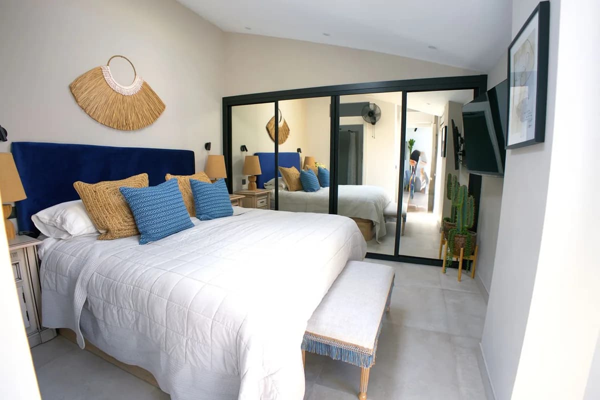 2 Bedroom Top Floor Apartment for Sale in Estepona, Málaga - Image 4