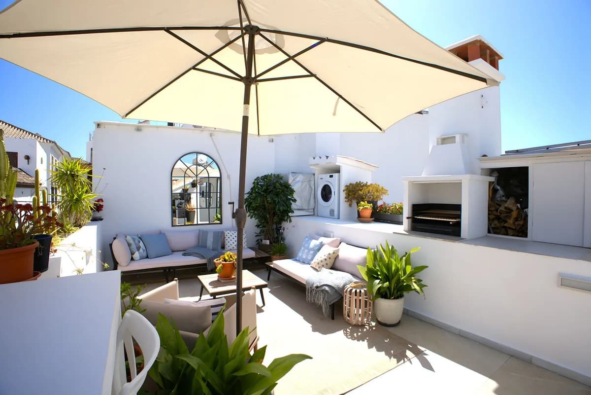 2 Bedroom Top Floor Apartment for Sale in Estepona, Málaga - Image 7