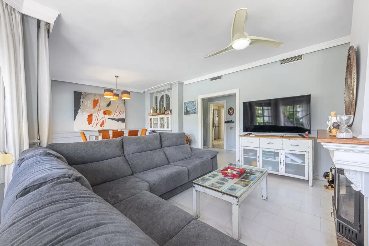 3 Bedroom Semi-Detached House for Sale in Nueva Andalucía, Málaga - Image 7