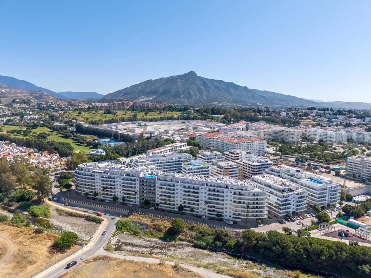 2 Bedroom Penthouse for Sale in Nueva Andalucía, Málaga
