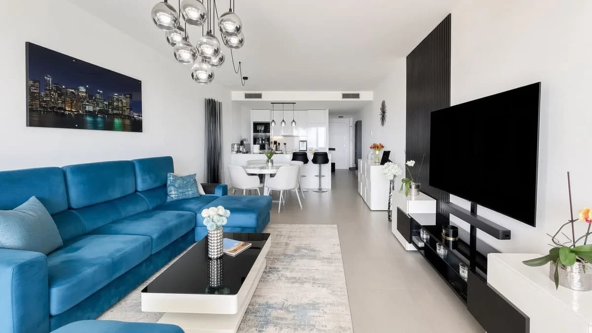 2 Bedroom Middle Floor Apartment for Sale in La Duquesa, Málaga - Image 3