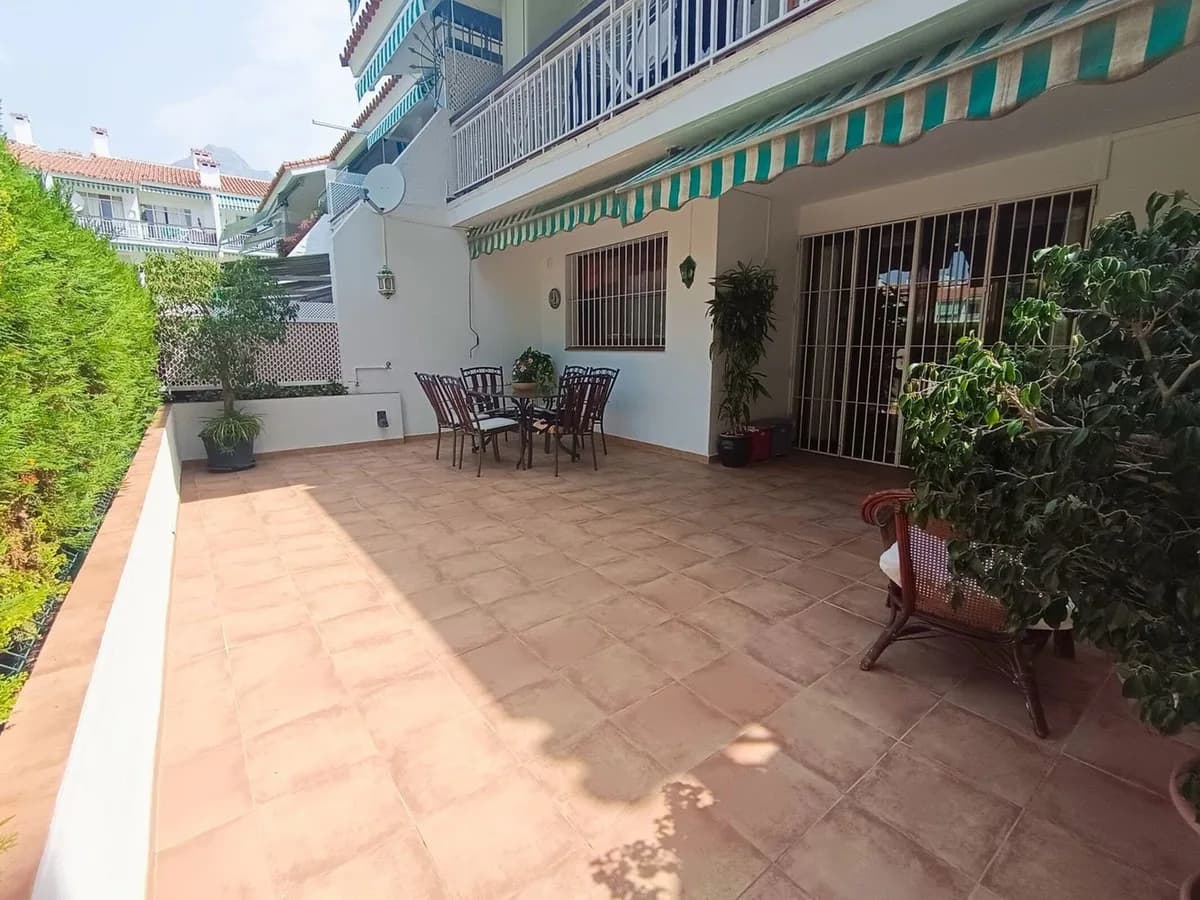 4 Bedroom Ground Floor Apartment for Sale in Nagüeles, Málaga - Image 2