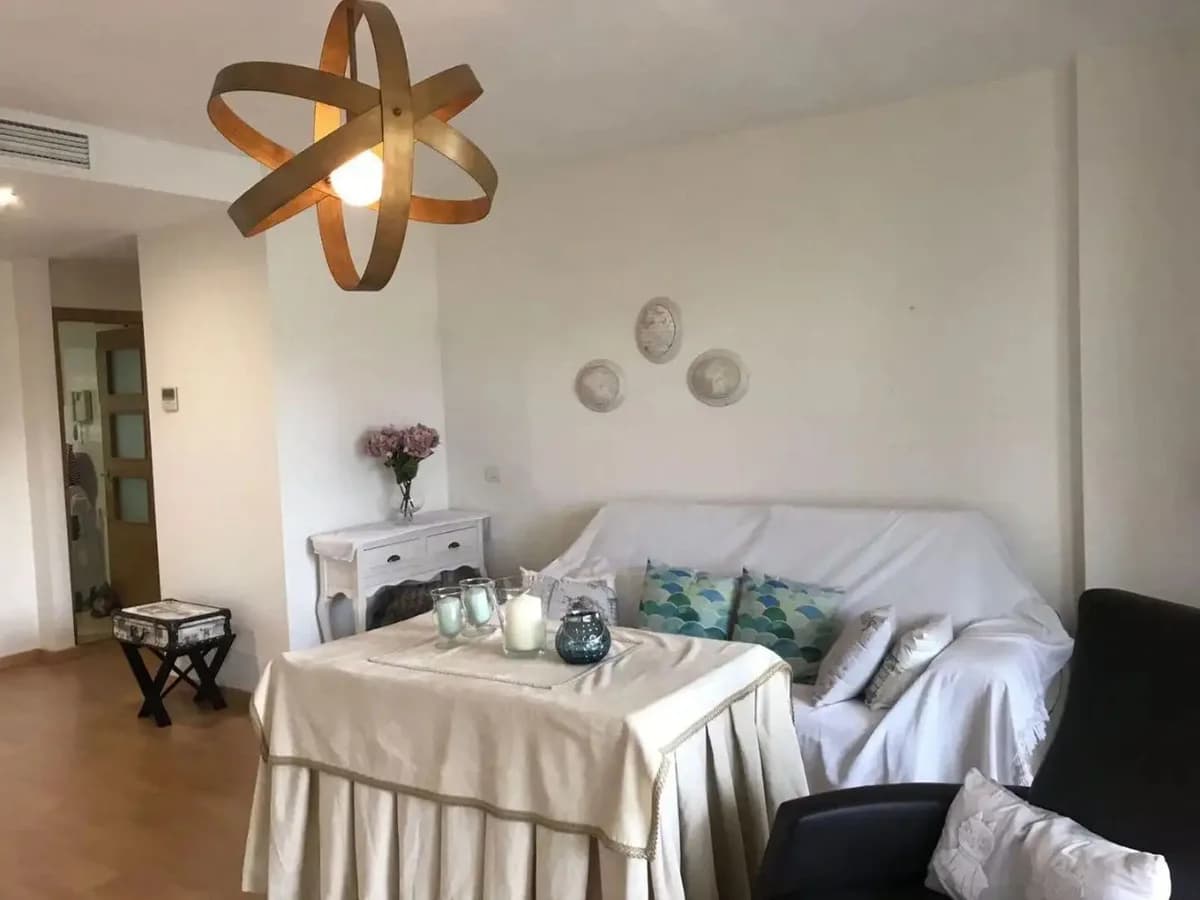 3 Bedroom Middle Floor Apartment for Sale in Estepona, Málaga - Image 4