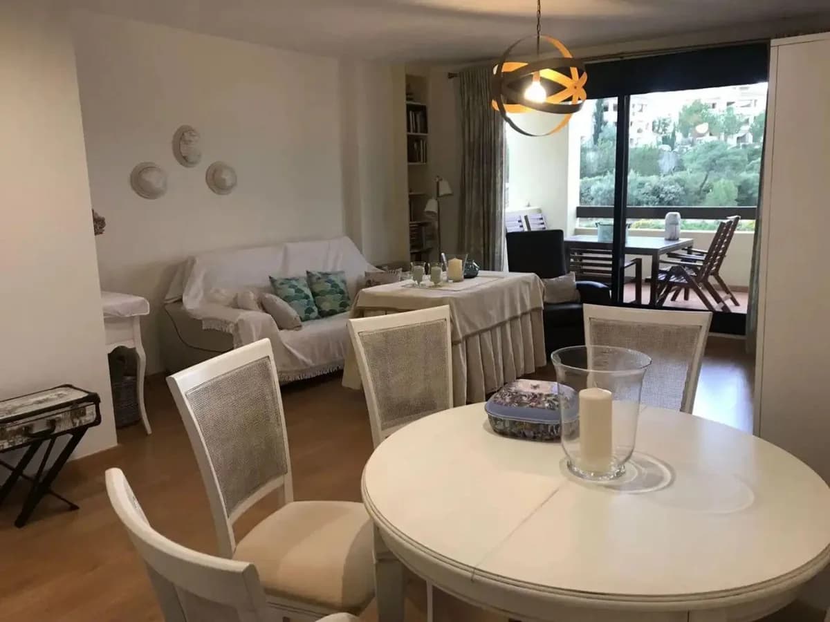 3 Bedroom Middle Floor Apartment for Sale in Estepona, Málaga - Image 6