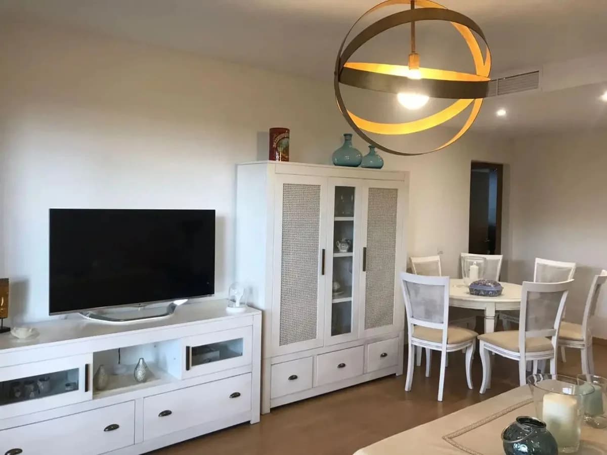 3 Bedroom Middle Floor Apartment for Sale in Estepona, Málaga - Image 8