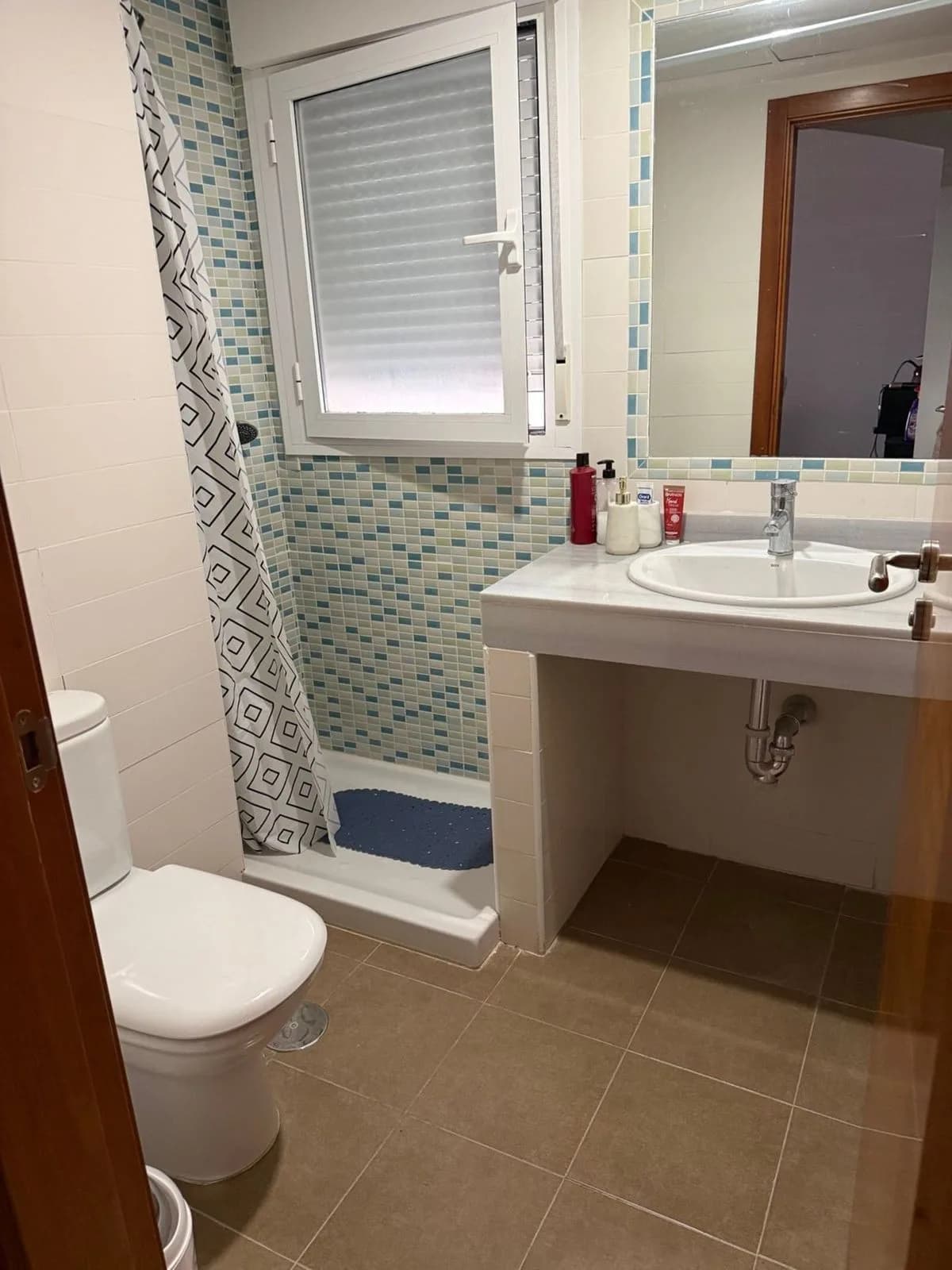 2 Bedroom Middle Floor Apartment for Sale in La Duquesa, Málaga - Image 6