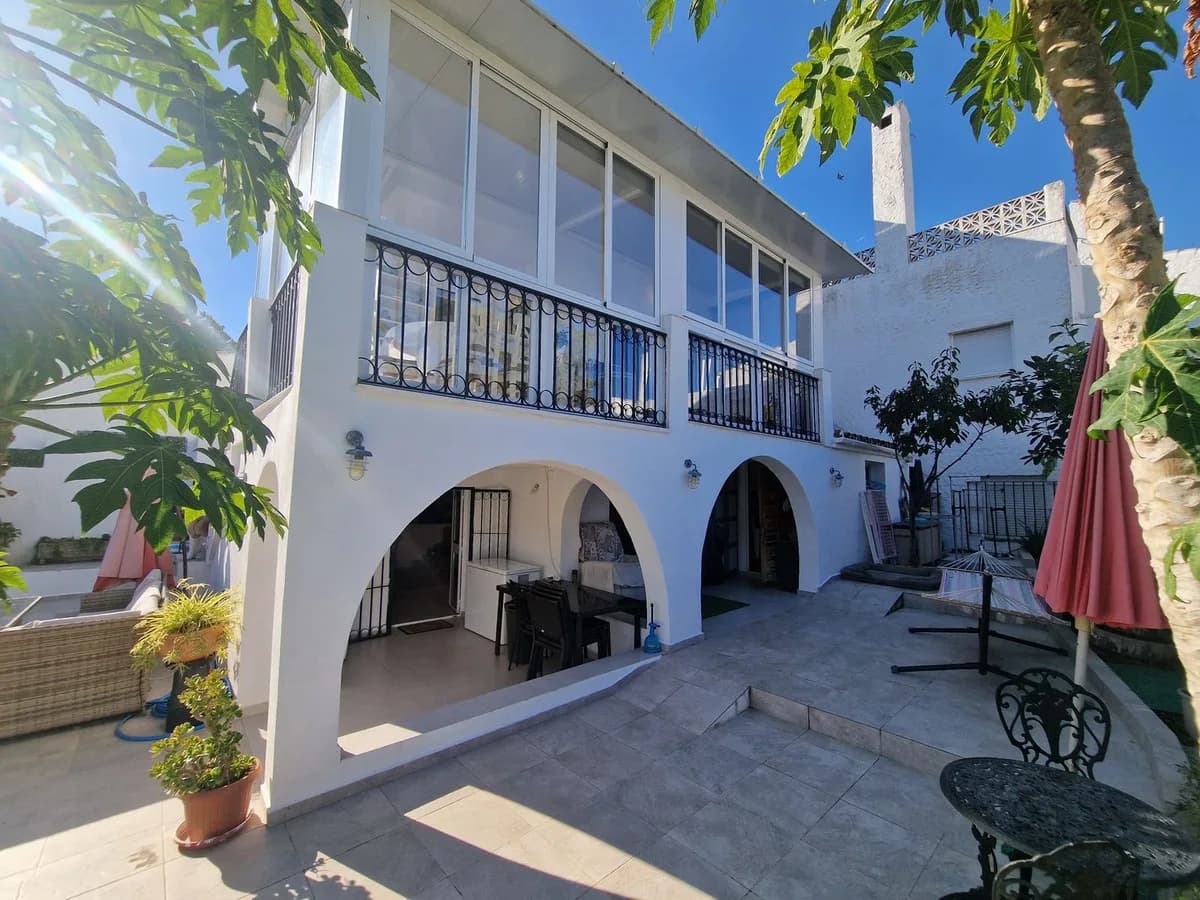 3 Bedroom Townhouse for Sale in Estepona, Málaga - Image 2