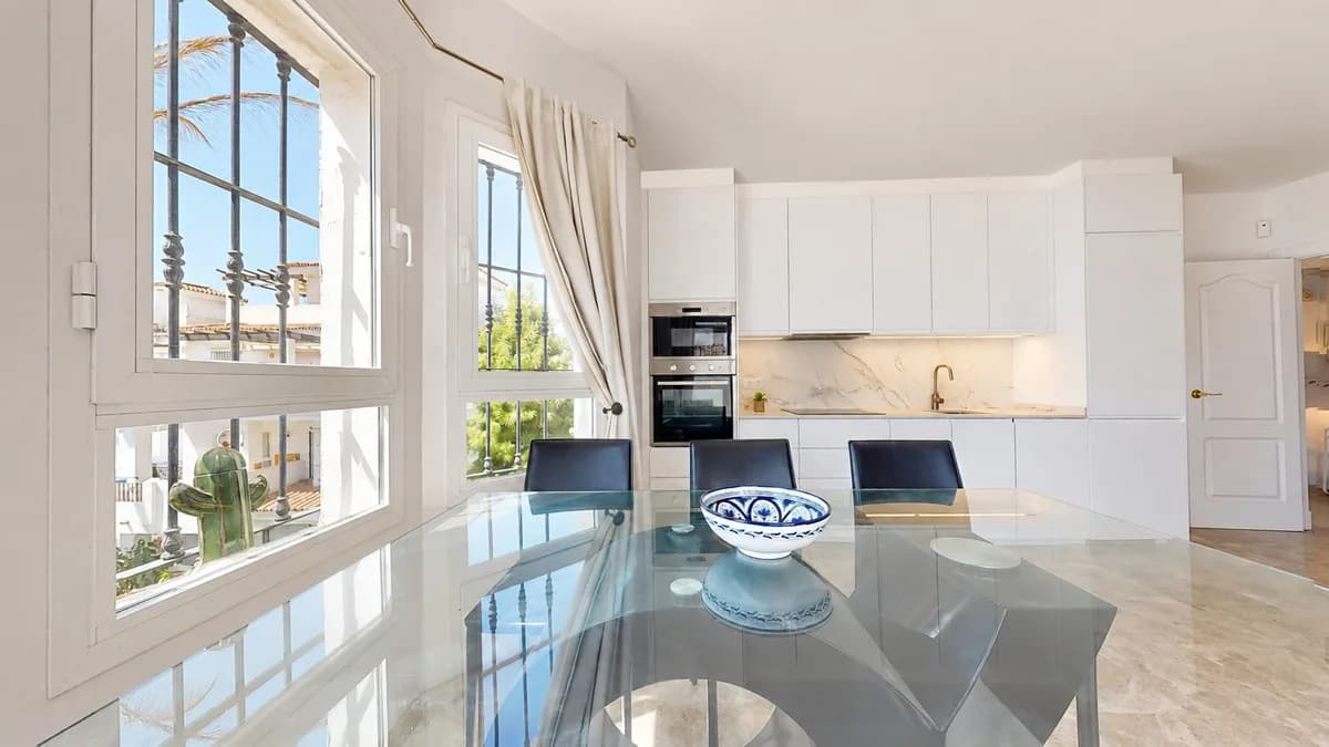 3 Bedroom Penthouse Duplex for Sale in Nueva Andalucía, Málaga - Image 8