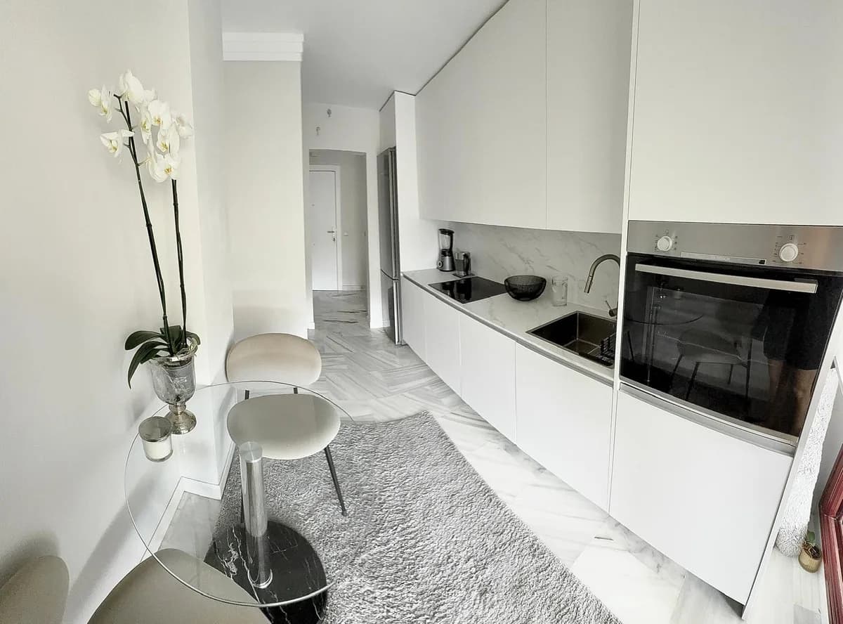 1 Bedroom Middle Floor Apartment for Sale in Selwo, Málaga - Image 4