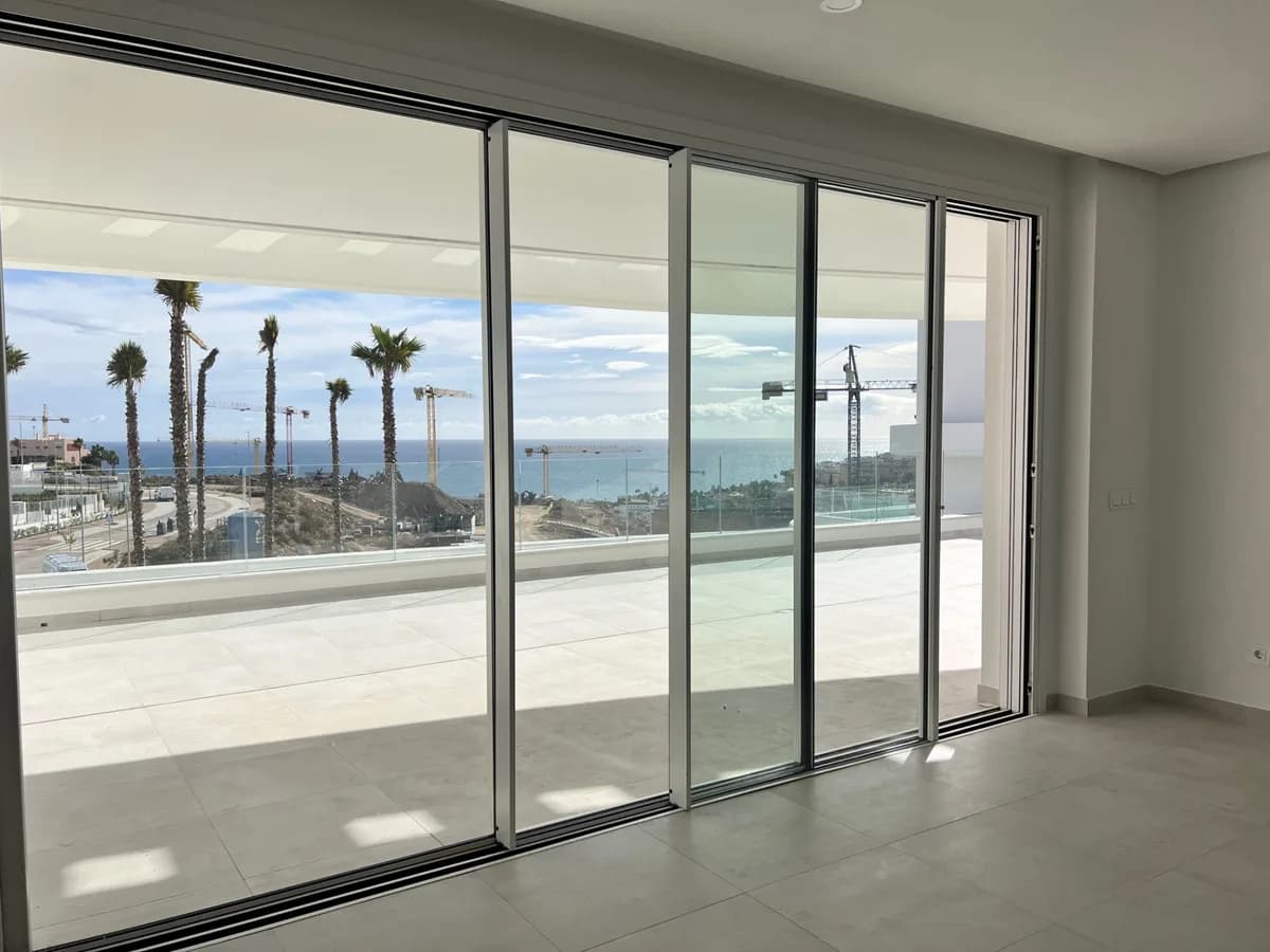 3 Bedroom Middle Floor Apartment for Sale in La Cala de Mijas, Málaga - Image 4