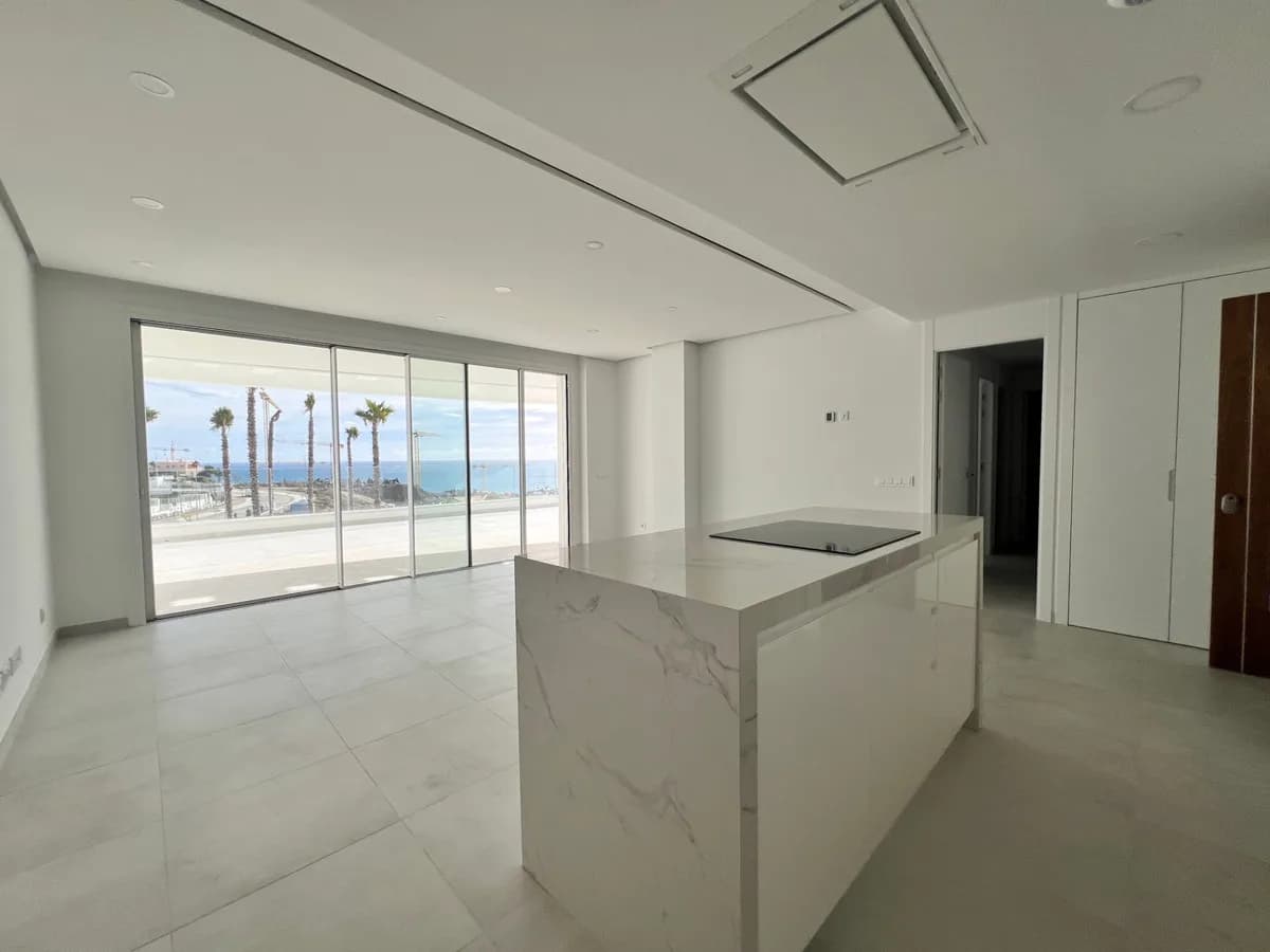 3 Bedroom Middle Floor Apartment for Sale in La Cala de Mijas, Málaga - Image 5