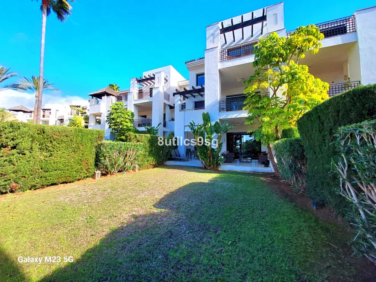 2 Bedroom Ground Floor Apartment for Sale in Benahavís, Málaga