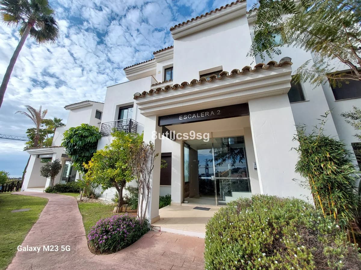 2 Bedroom Ground Floor Apartment for Sale in Benahavís, Málaga - Image 4