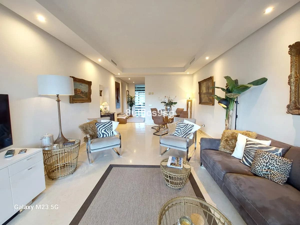 2 Bedroom Ground Floor Apartment for Sale in Benahavís, Málaga - Image 6