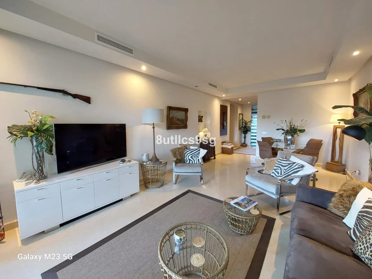 2 Bedroom Ground Floor Apartment for Sale in Benahavís, Málaga - Image 9