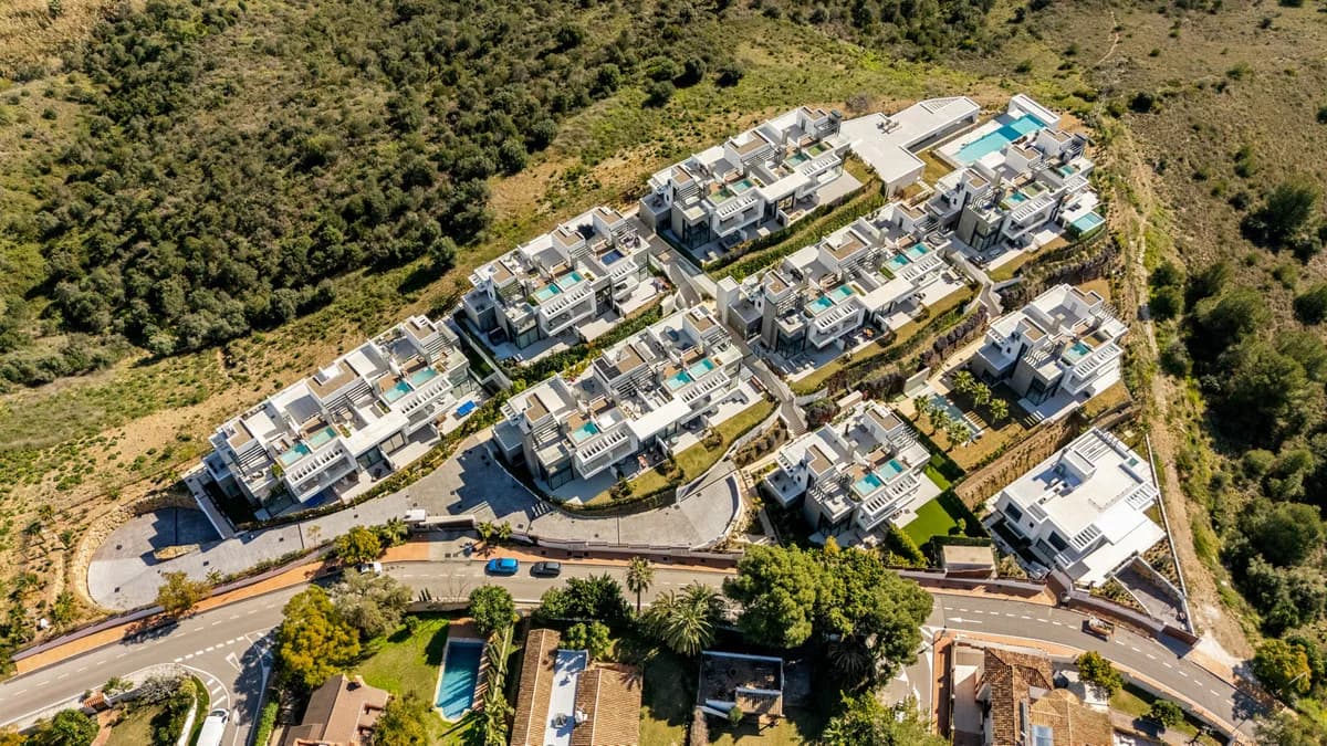 5 Bedroom Semi-Detached House for Sale in Río Real, Málaga - Image 4
