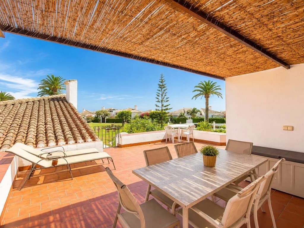 2 Bedroom Semi-Detached House for Sale in Estepona, Málaga