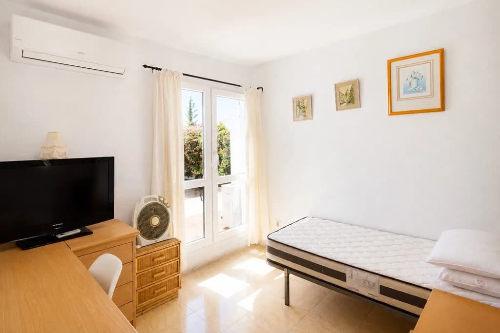2 Bedroom Semi-Detached House for Sale in Estepona, Málaga - Image 9