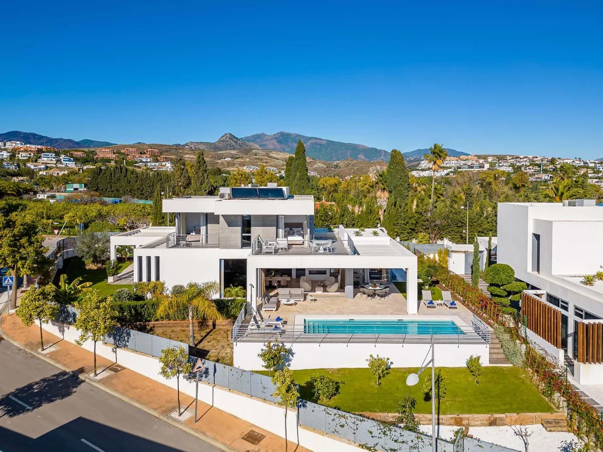 5 Bedroom Detached Villa for Sale in Cancelada, Málaga - Image 2