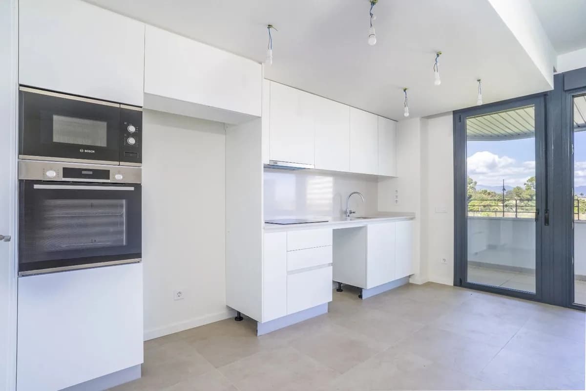 2 Bedroom Middle Floor Apartment for Sale in Torremolinos, Málaga - Image 5