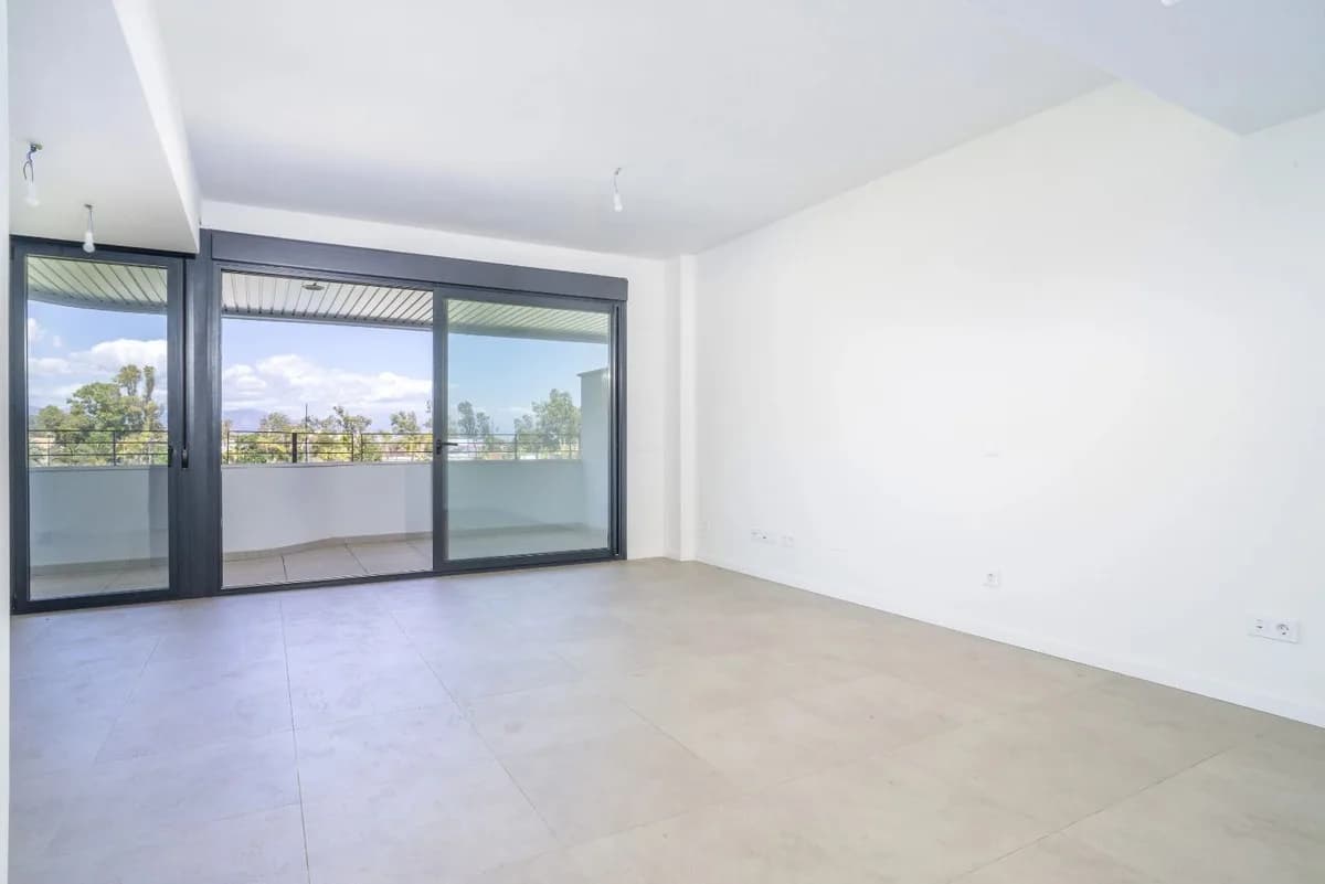 2 Bedroom Middle Floor Apartment for Sale in Torremolinos, Málaga - Image 6