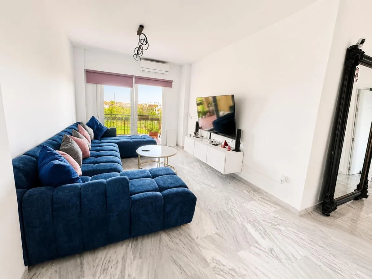 3 Bedroom Middle Floor Apartment for Sale in Riviera del Sol, Málaga - Image 3
