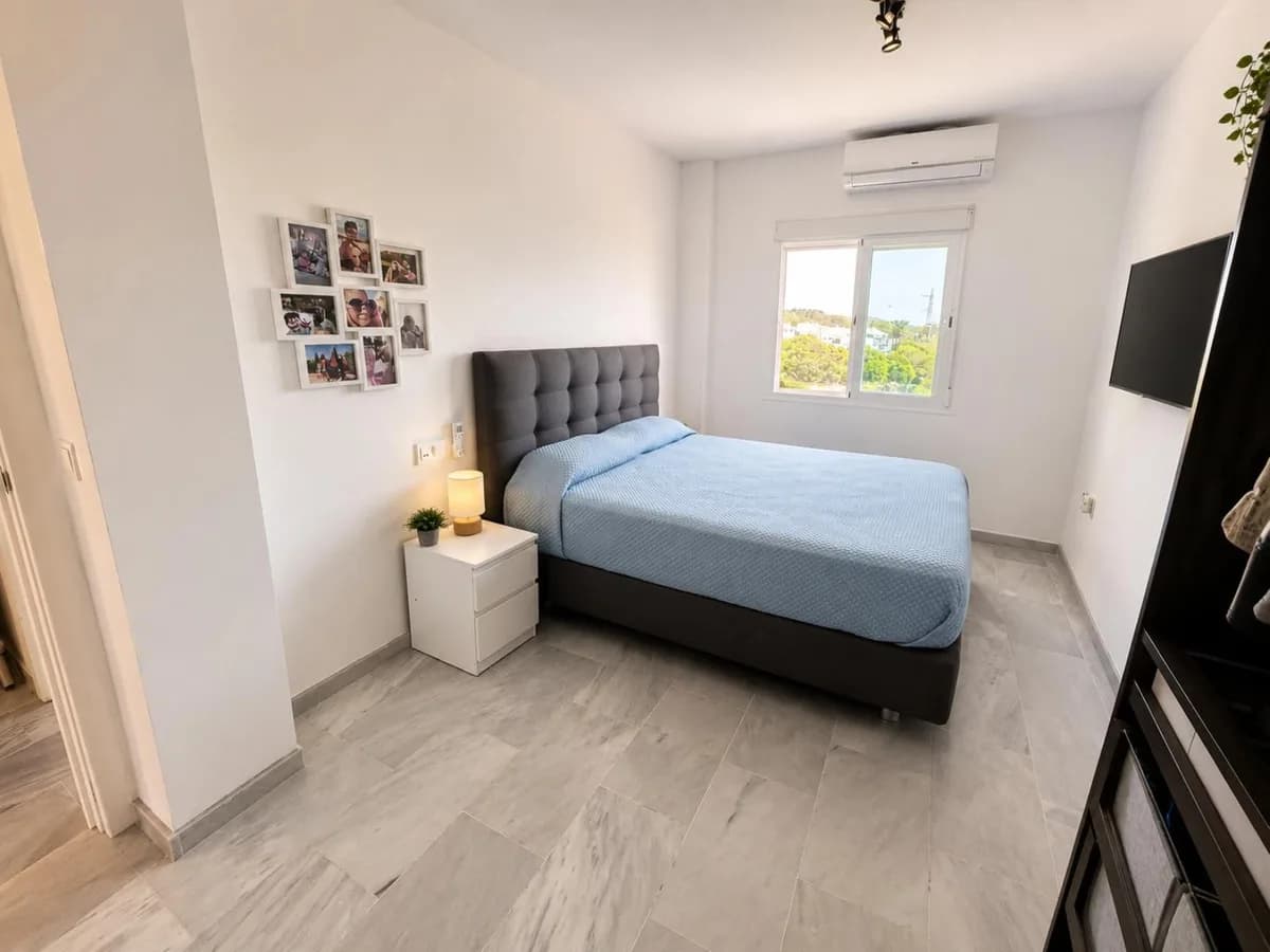 3 Bedroom Middle Floor Apartment for Sale in Riviera del Sol, Málaga - Image 7