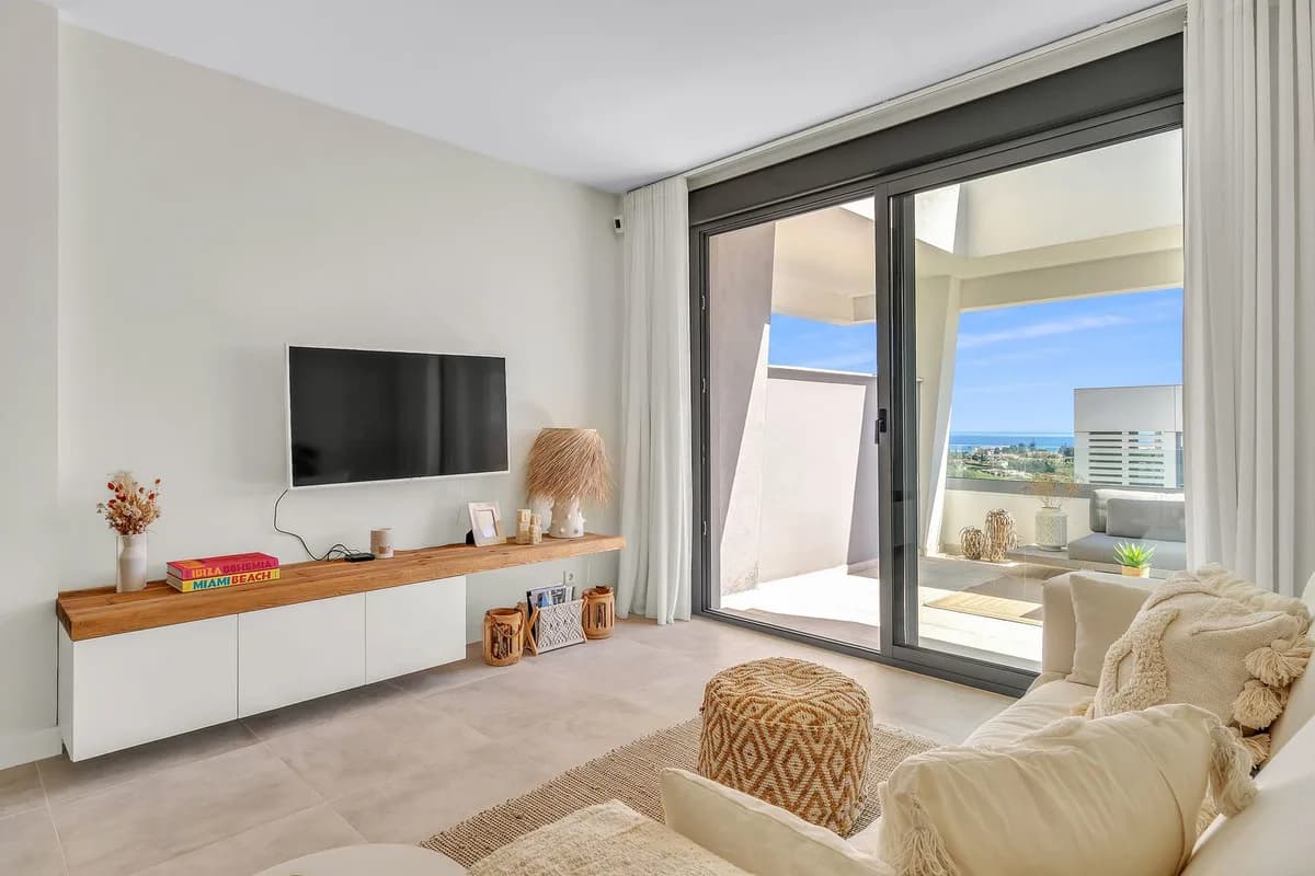 2 Bedroom Top Floor Apartment for Sale in Estepona, Málaga - Image 4