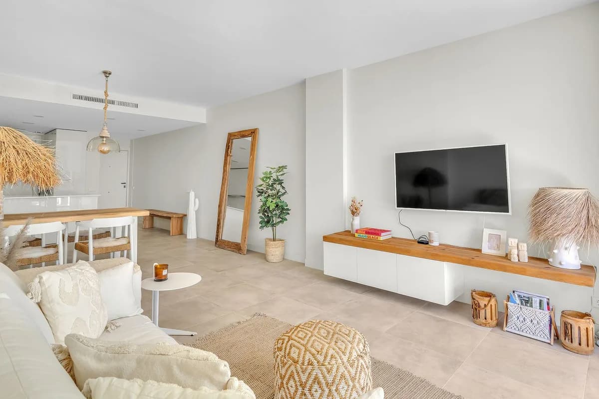 2 Bedroom Top Floor Apartment for Sale in Estepona, Málaga - Image 7