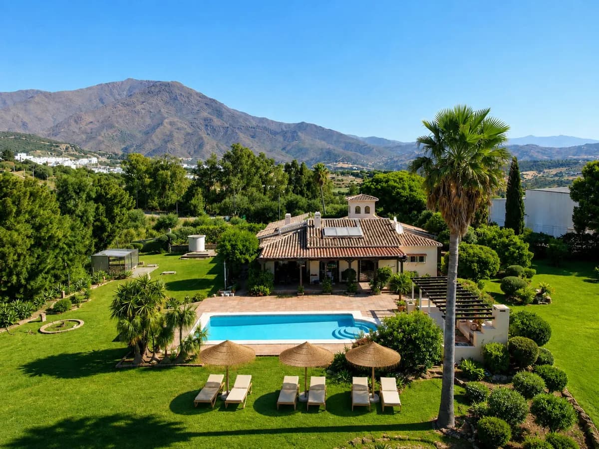 4 Bedroom Finca - Cortijo for Sale in Estepona, Málaga - Image 2