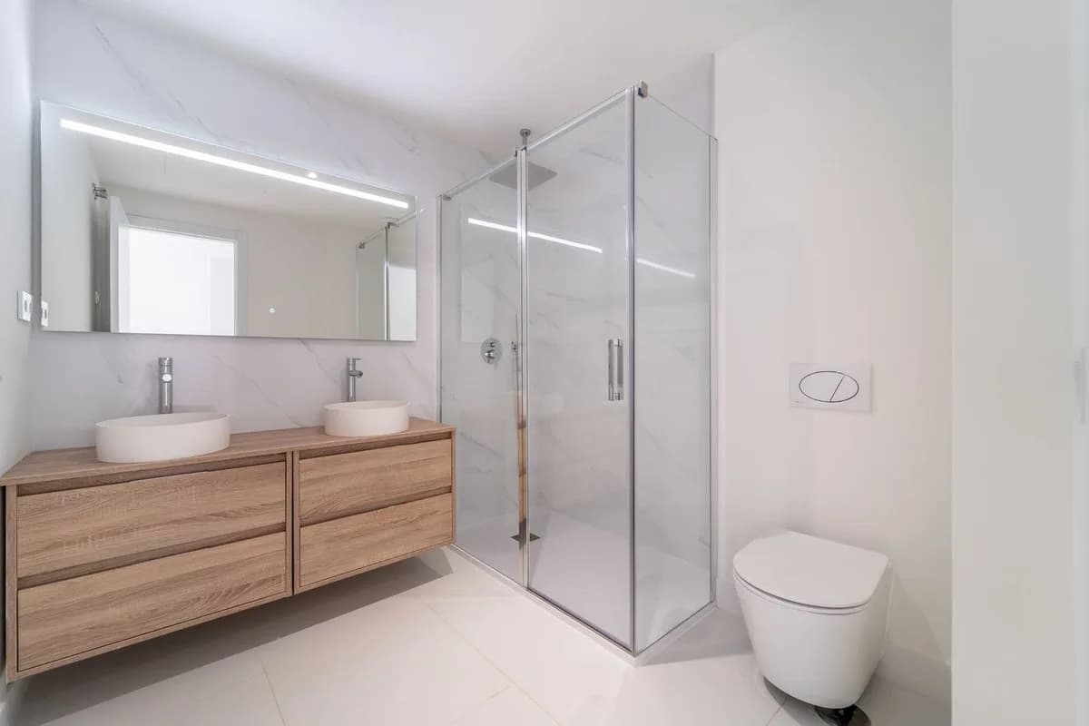 3 Bedroom Middle Floor Apartment for Sale in Fuengirola, Málaga - Image 5