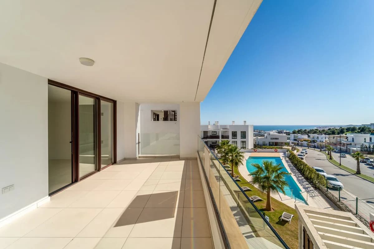 3 Bedroom Middle Floor Apartment for Sale in Fuengirola, Málaga - Image 7