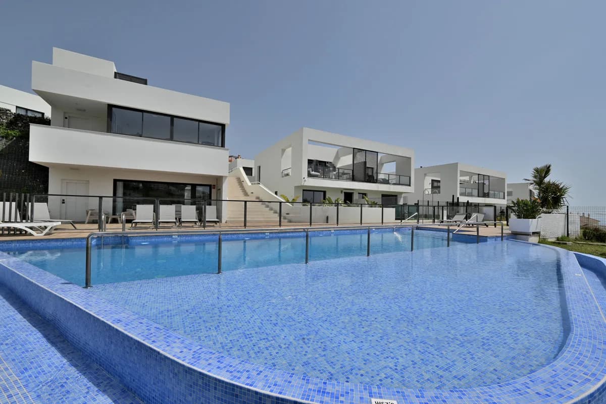 4 Bedroom Semi-Detached House for Sale in Riviera del Sol, Málaga