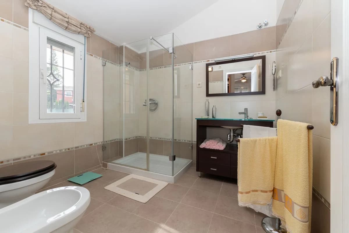 4 Bedroom Detached Villa for Sale in Alhaurín de la Torre, Málaga - Image 8