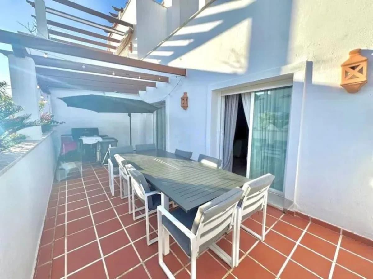 3 Bedroom Duplex for Sale in Nueva Andalucía, Málaga - Image 2