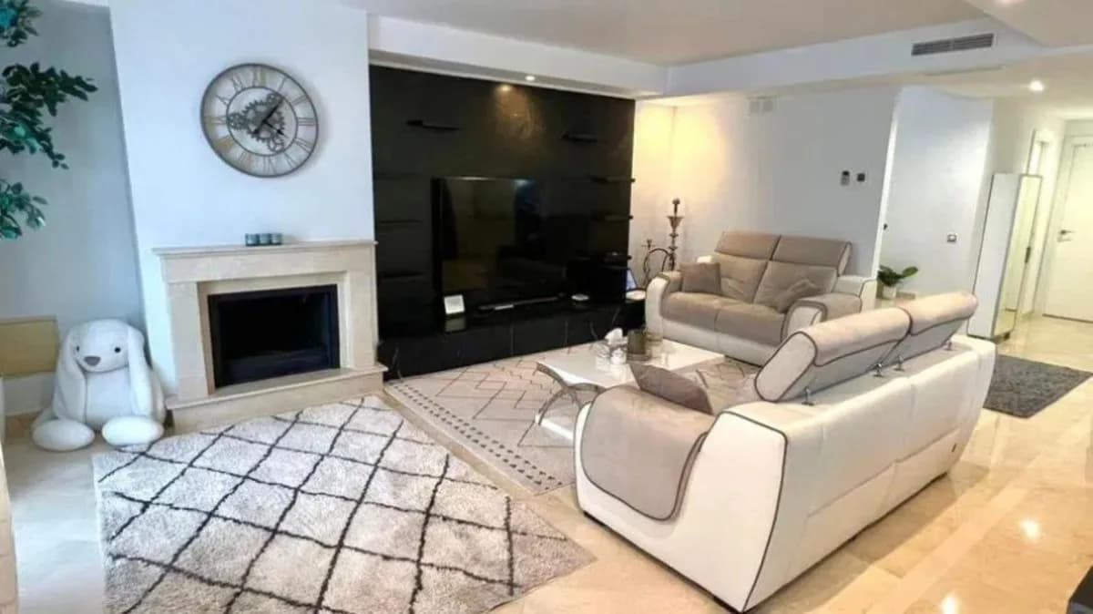 3 Bedroom Duplex for Sale in Nueva Andalucía, Málaga - Image 7