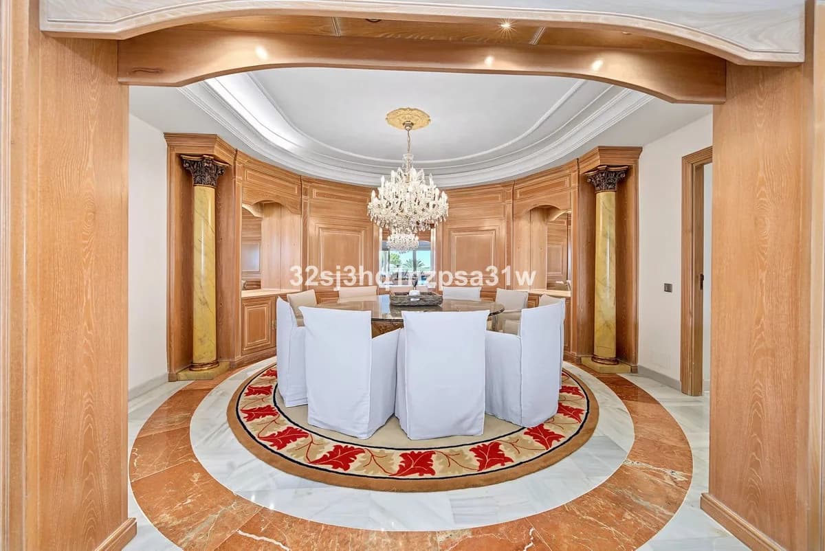 6 Bedroom Middle Floor Apartment for Sale in Puerto Banús, Málaga - Image 6