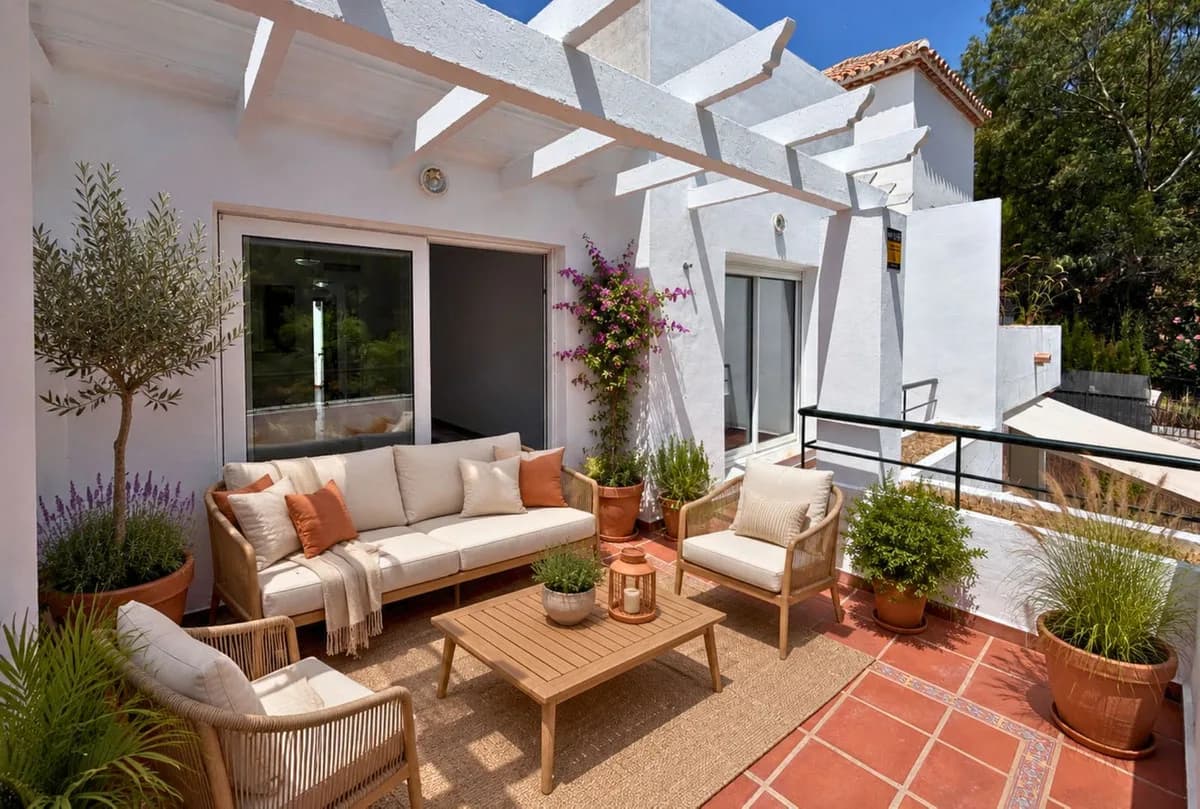 2 Bedroom Penthouse for Sale in Nueva Andalucía, Málaga
