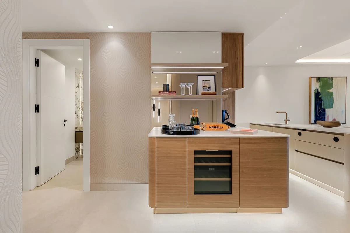 3 Bedroom Ground Floor Apartment for Sale in New Golden Mile, Málaga - Image 8