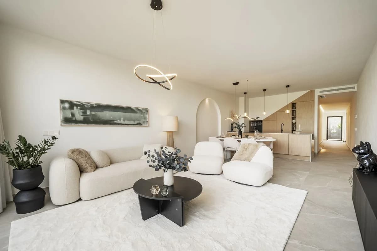 4 Bedroom Townhouse for Sale in Nueva Andalucía, Málaga - Image 2