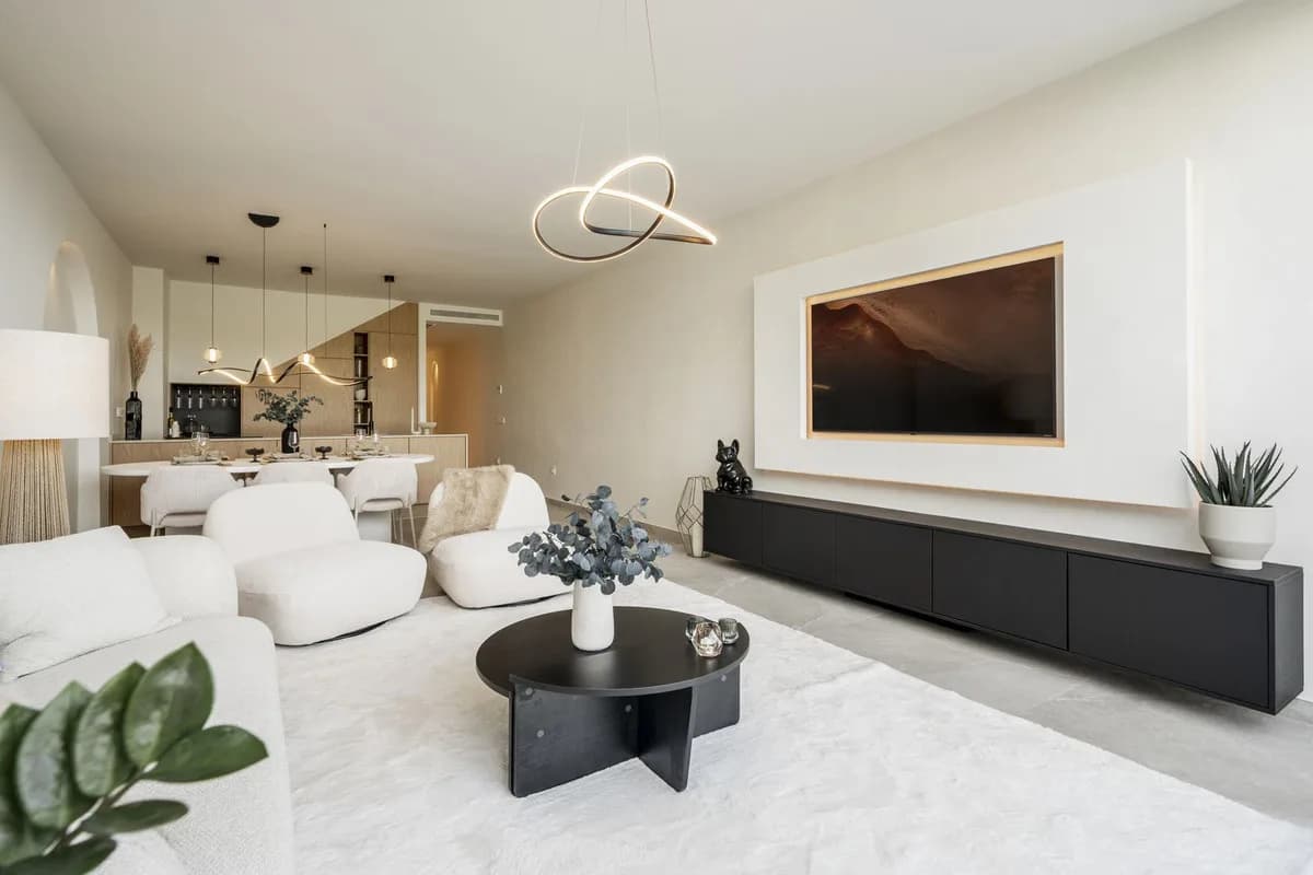 4 Bedroom Townhouse for Sale in Nueva Andalucía, Málaga - Image 3