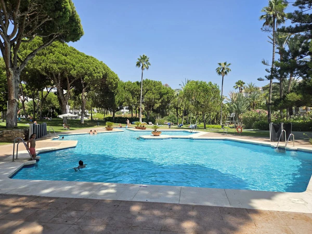 2 Bedroom Ground Floor Apartment for Sale in Puerto Banús, Málaga