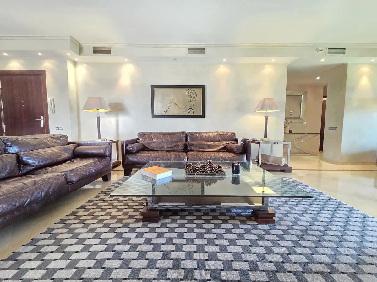 2 Bedroom Ground Floor Apartment for Sale in Puerto Banús, Málaga - Image 3