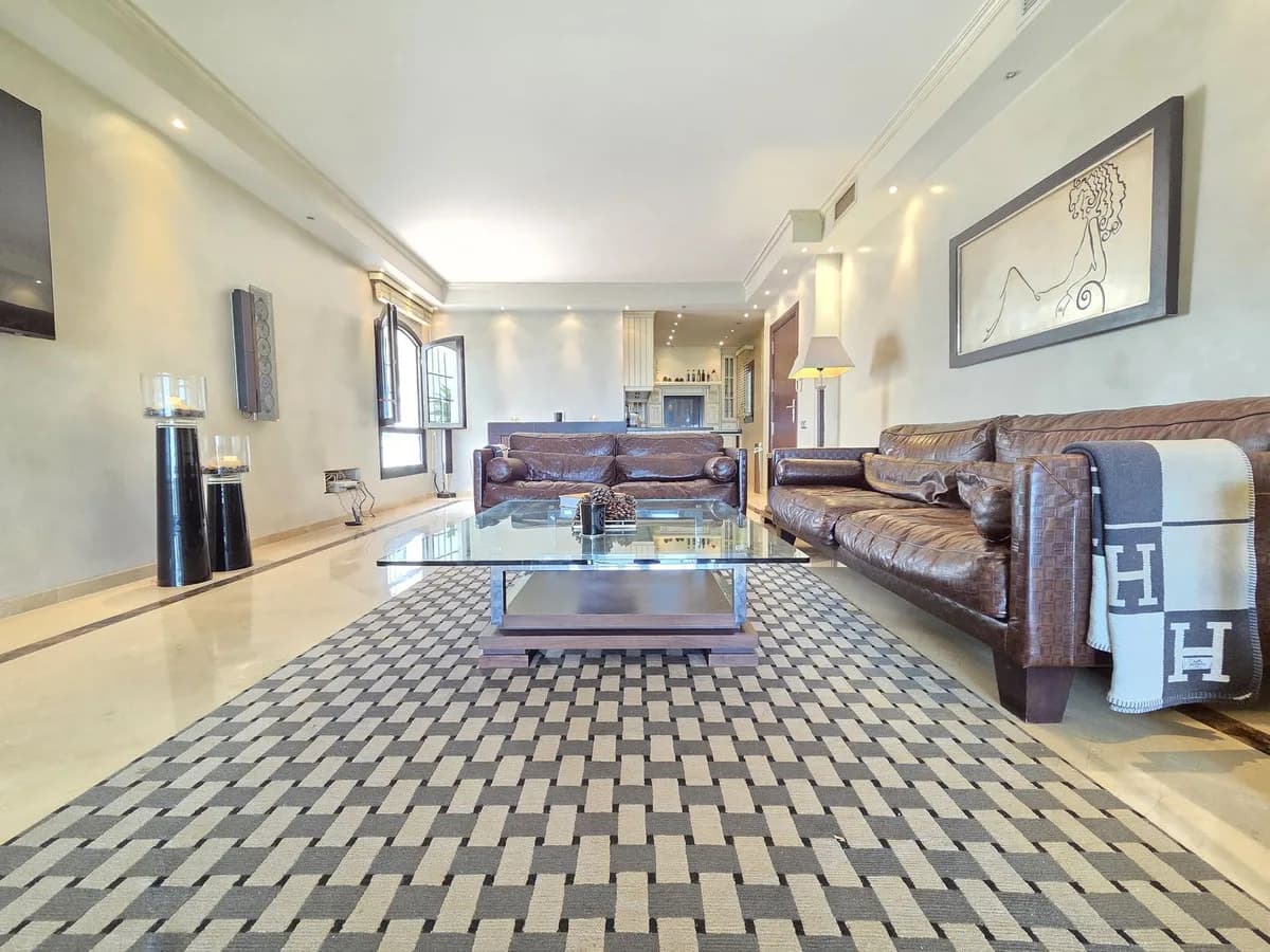 2 Bedroom Ground Floor Apartment for Sale in Puerto Banús, Málaga - Image 9