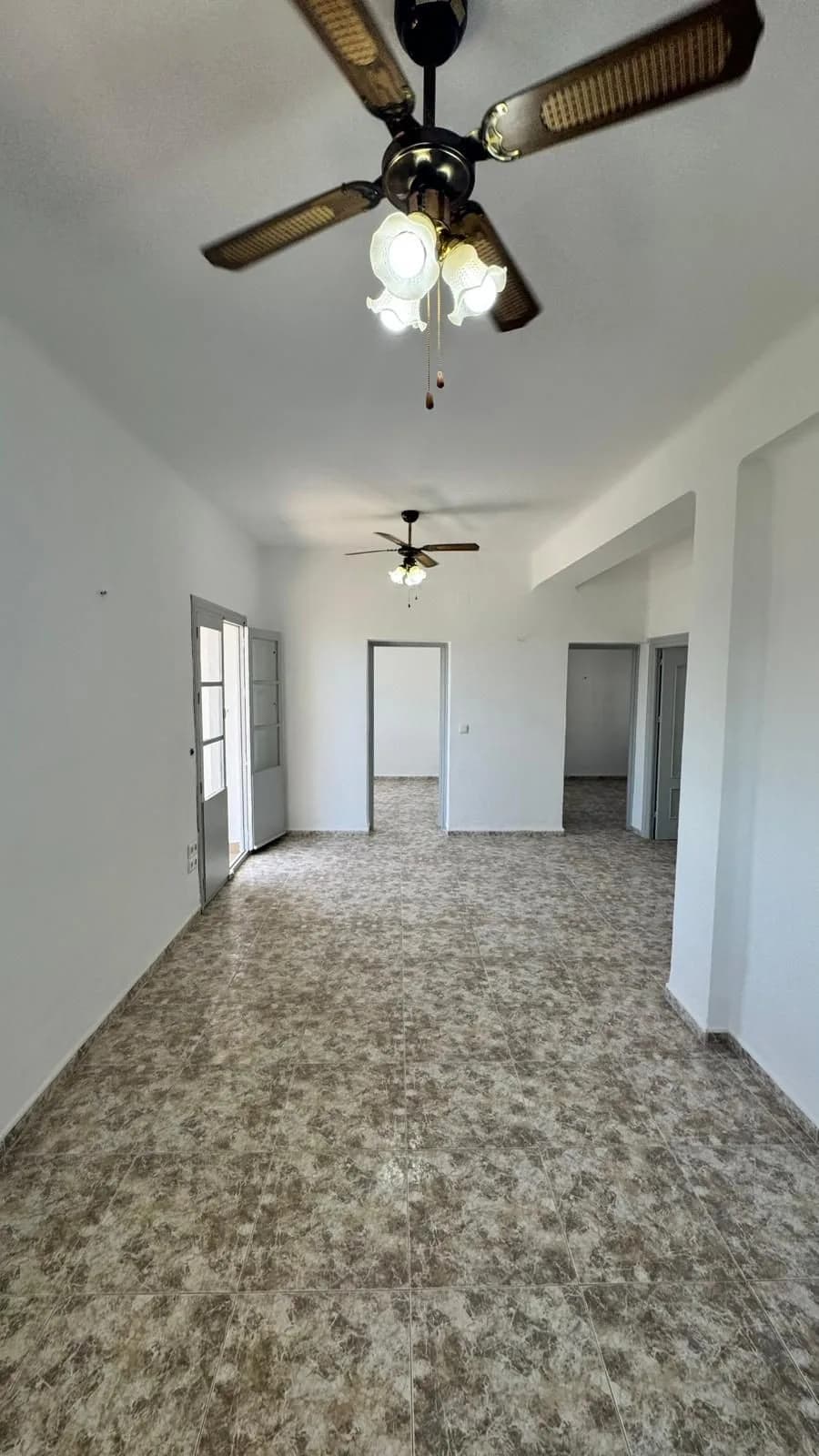 3 Bedroom Middle Floor Apartment for Sale in Estepona, Málaga - Image 6